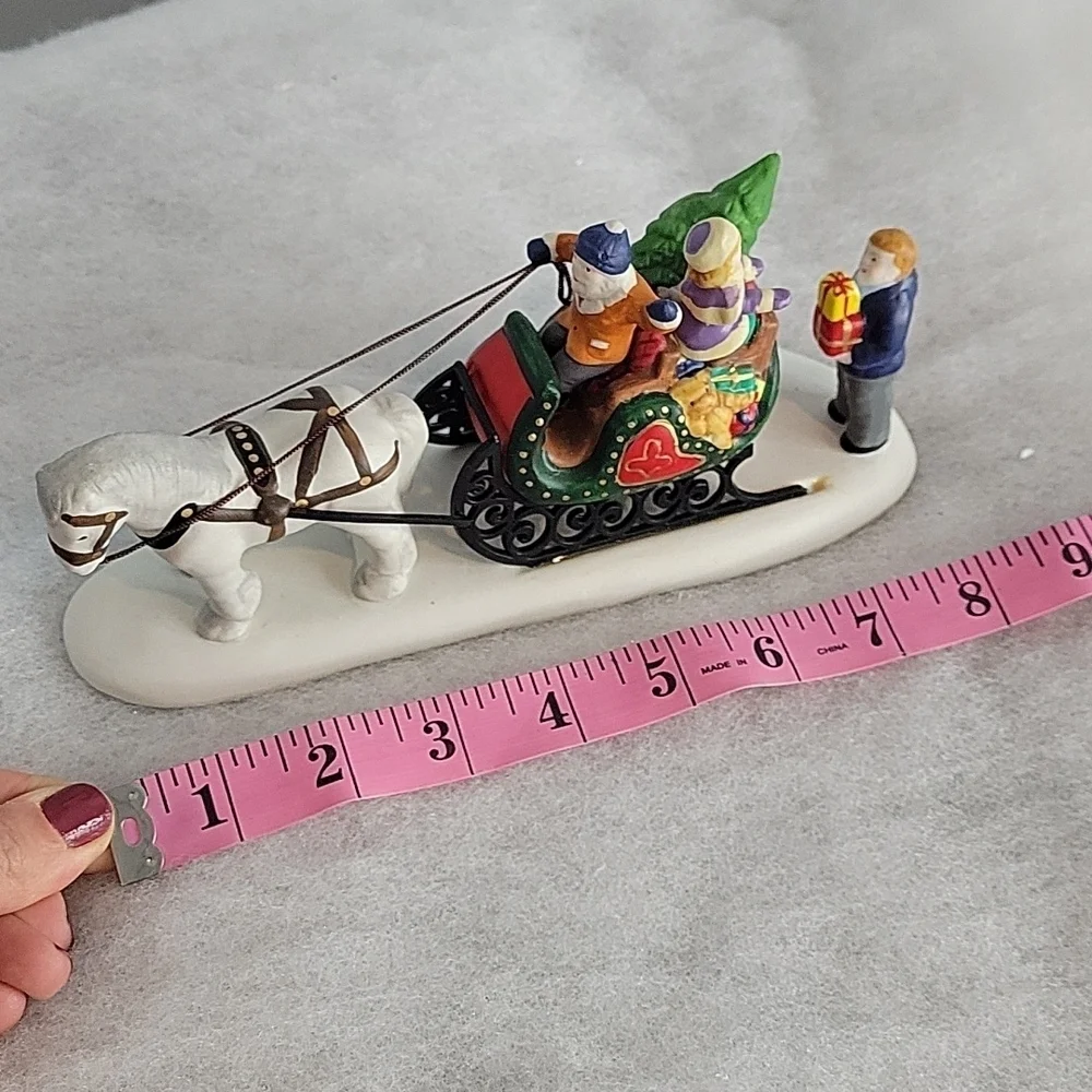 1997 Vintage Lemax Dickensvale Porcelain Loading the Gifts Figurine Collectible